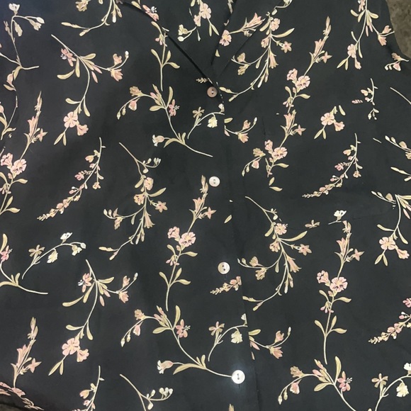 Liz Claiborne Collection Short Sleeve Black & Blush Floral Print Blouse - Picture 2 of 7